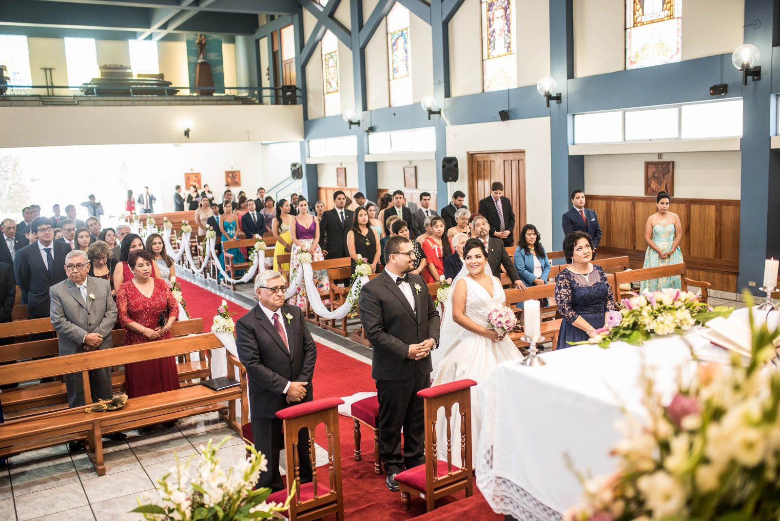 Fiorella Lucho aldo aguilar fotografo fotografia boda sesion novios retrato novia novio arequipa peru 60 vestido terno iglesia salle