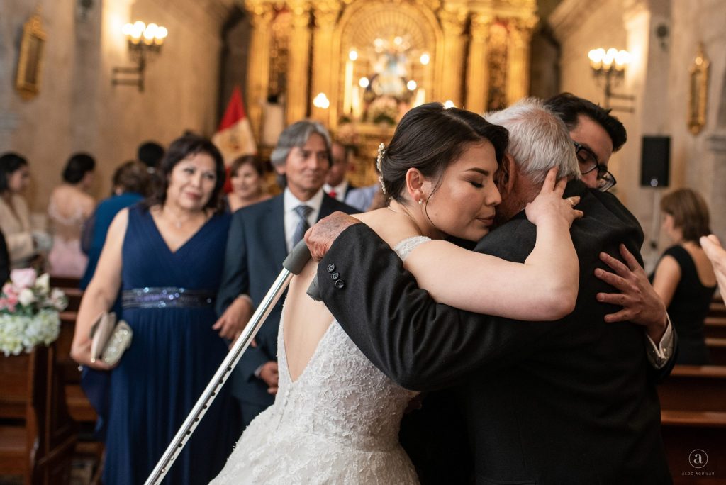 Liz carlos aldo aguilar fotografo fotografia boda sesion novios fiesta retrato novia novio iglesia cayma abuelo scaled