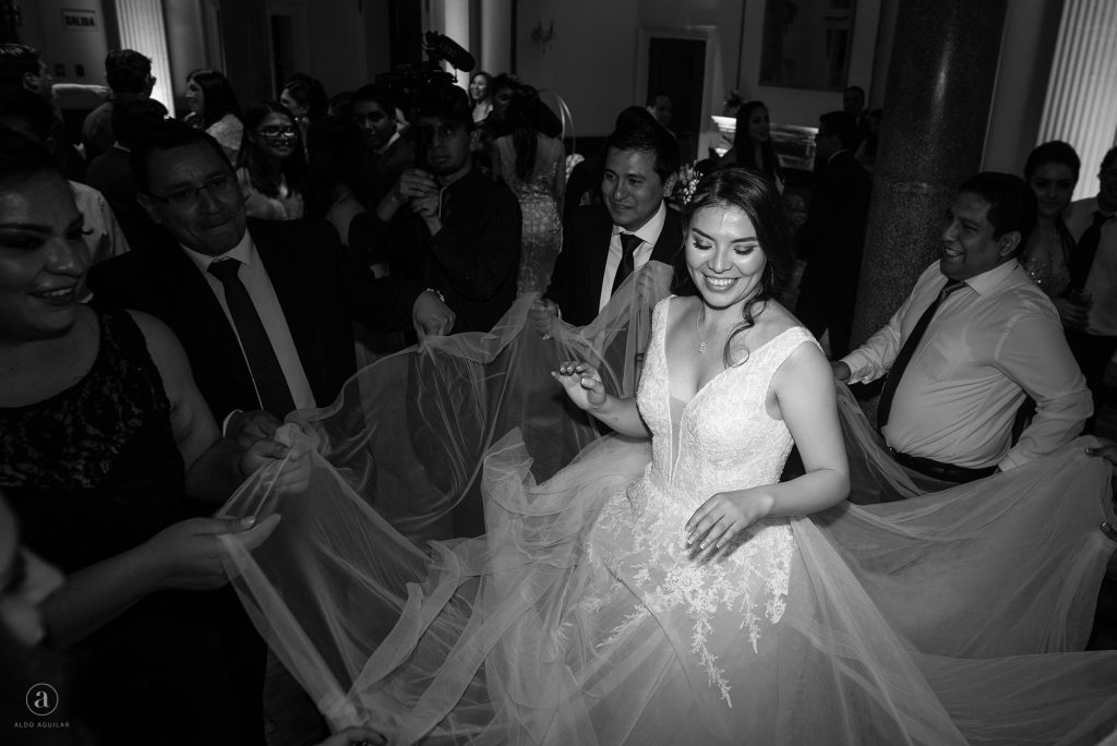 Liz carlos aldo aguilar fotografo fotografia boda sesion novios fiesta retrato novia novio palacio ricketts 13